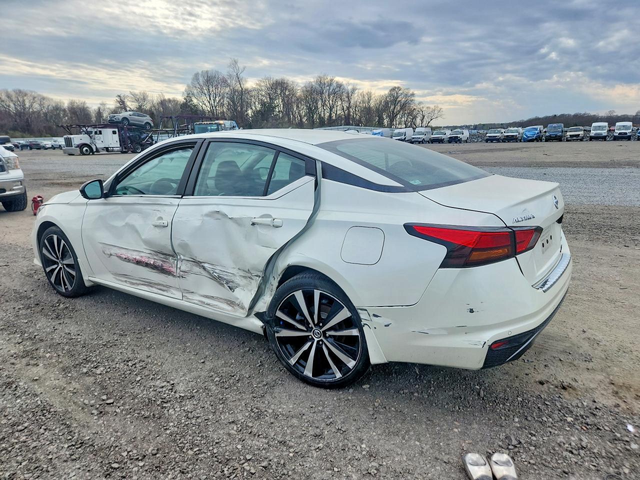2020 Nissan Altima Sr - Фото 2