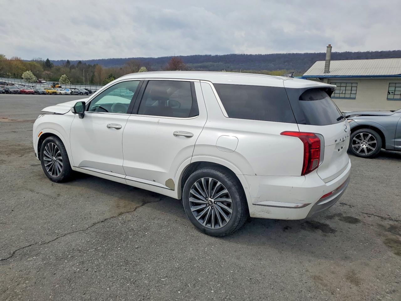 2023 Hyundai Palisade Calligraphy - Image 2
