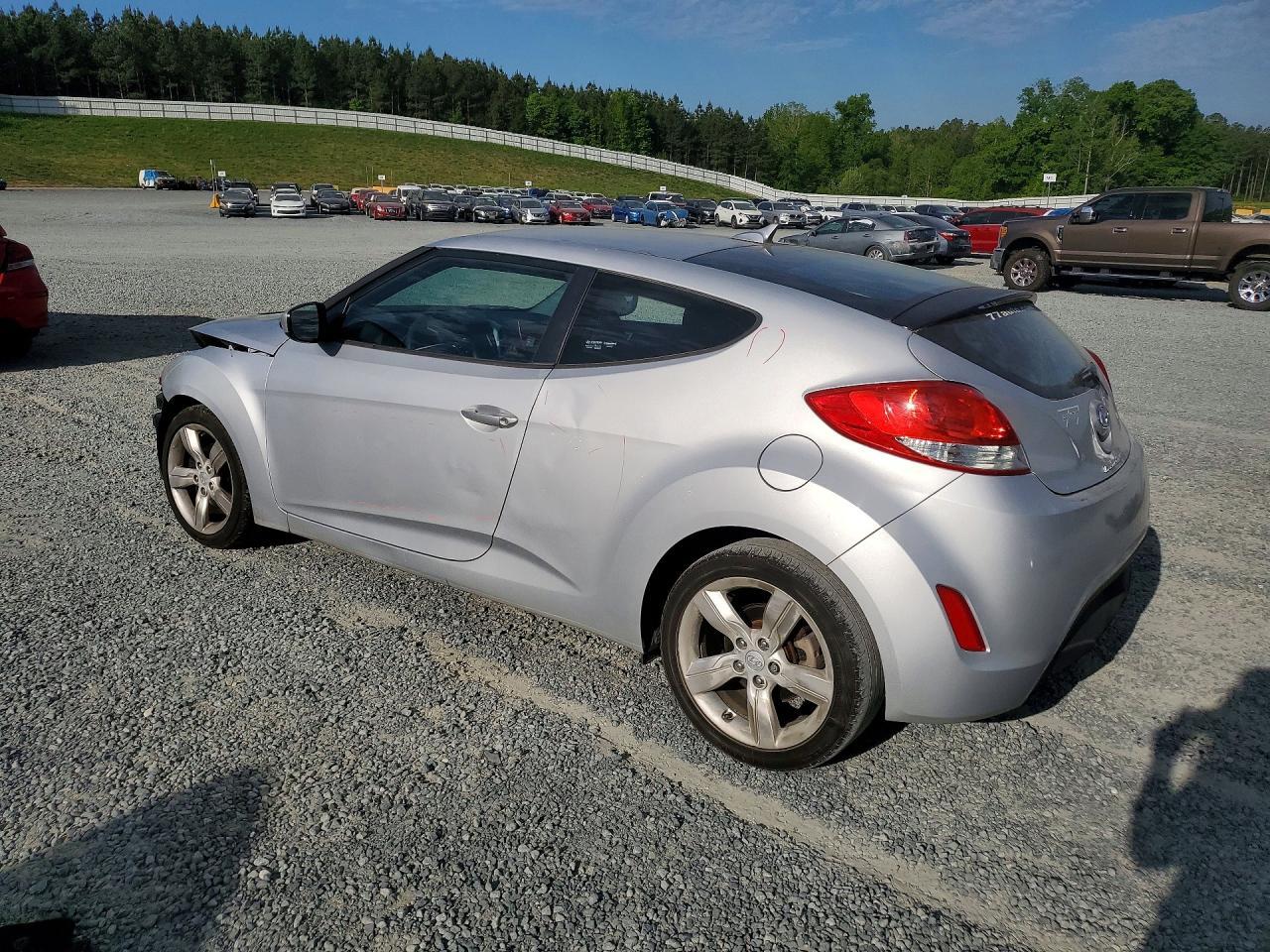 2013 Hyundai Veloster Base - Image 2