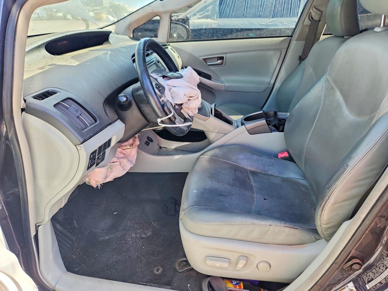 2012 Toyota Prius Four - Image 7