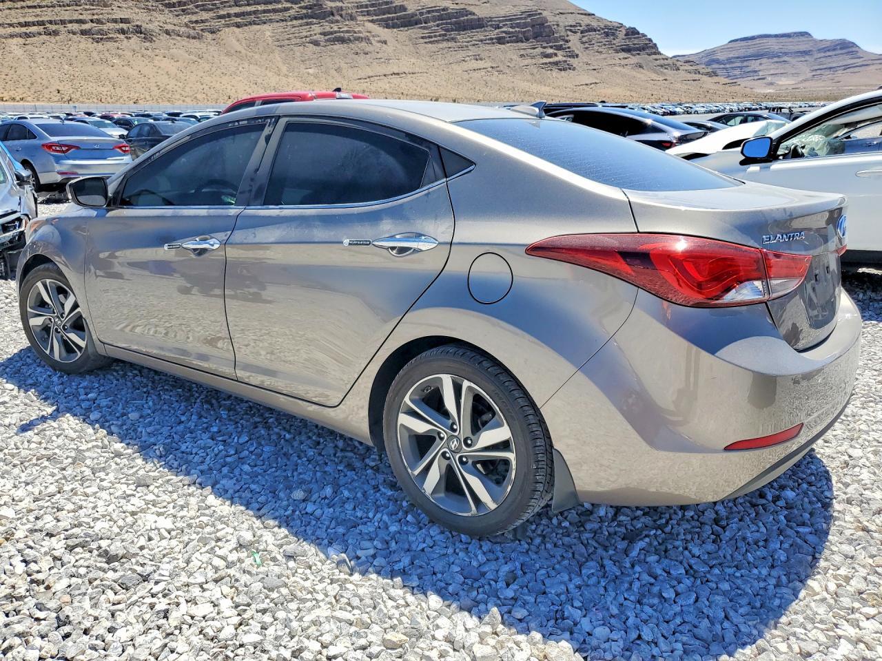 2015 Hyundai Elantra - Фото 2