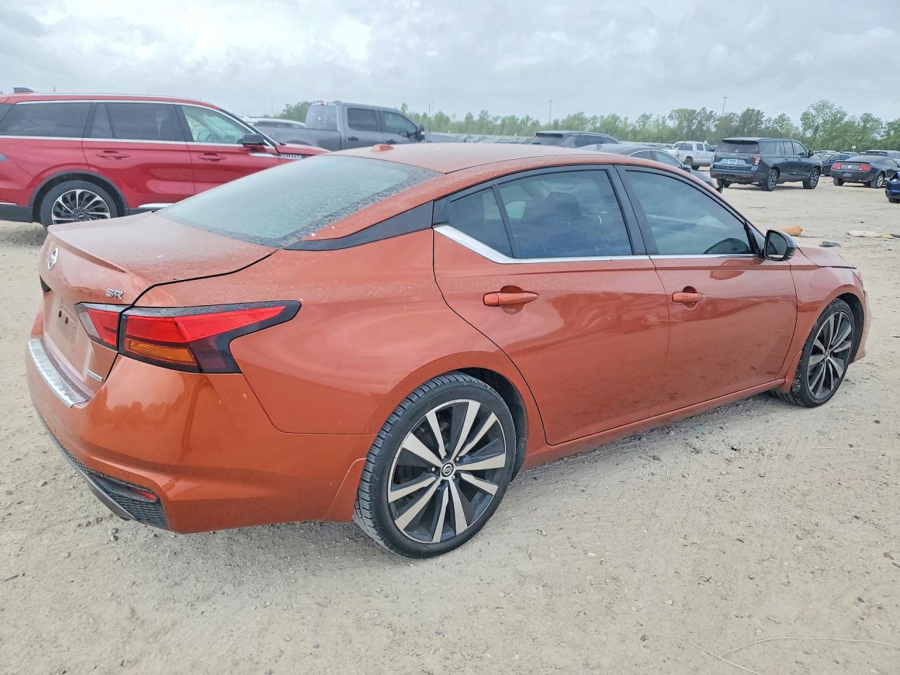 2021 Nissan Altima - Image 3