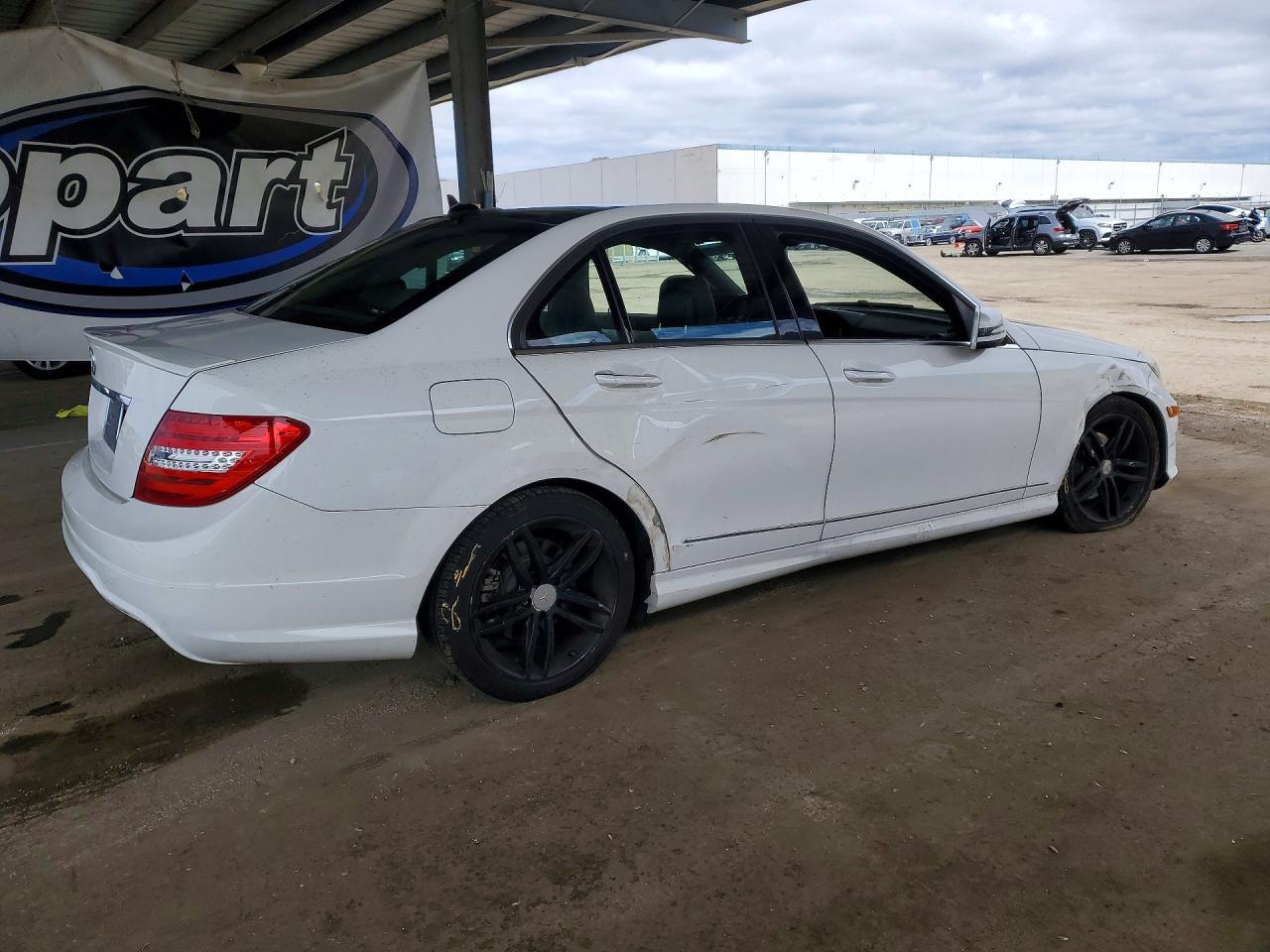 2014 Mercedes-Benz C 250 - Image 3
