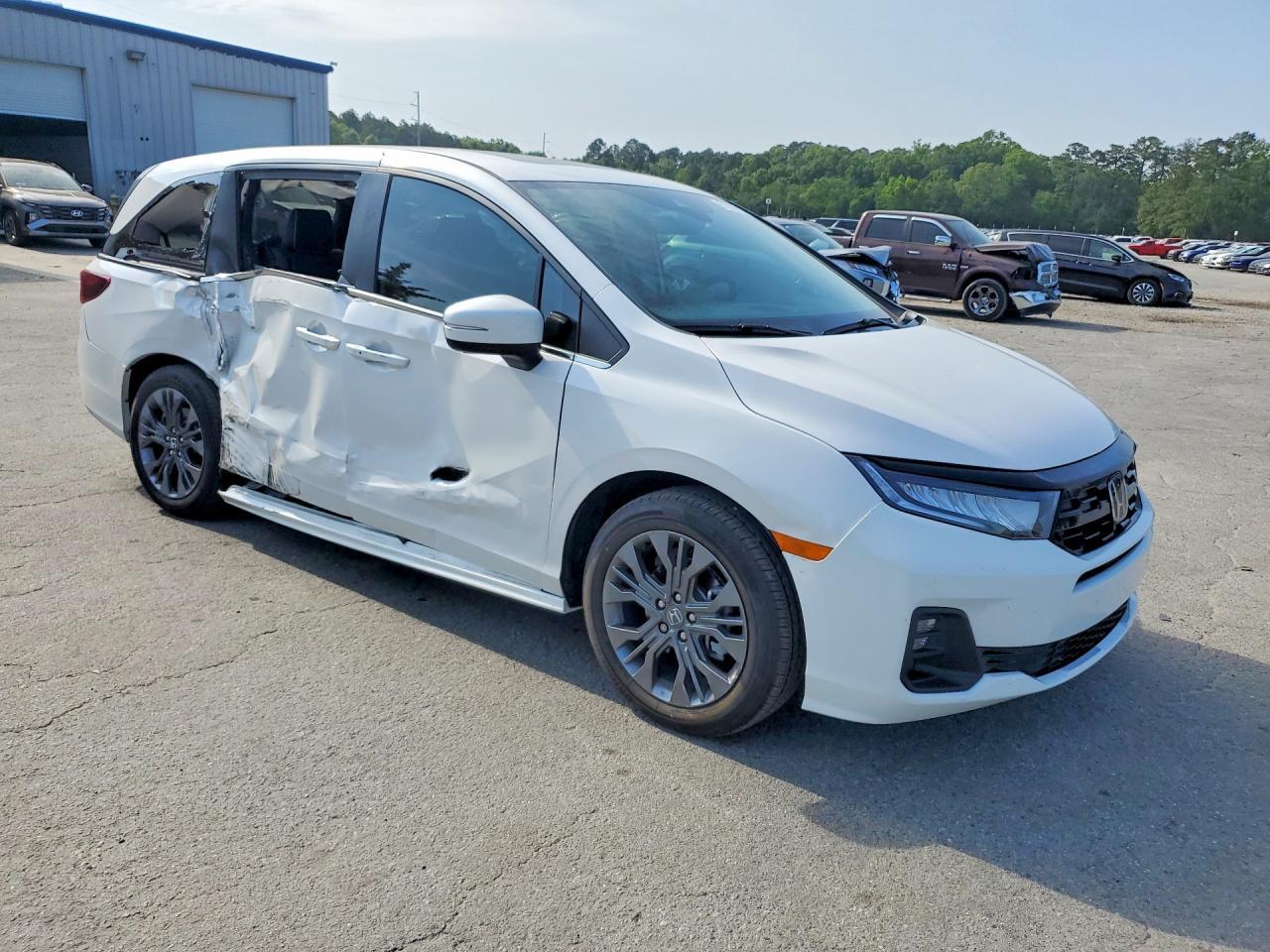 2026 Honda Odyssey Touring - Image 4