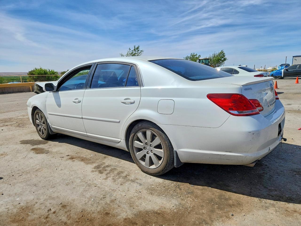 2006 Toyota Avalon Touring - Image 2