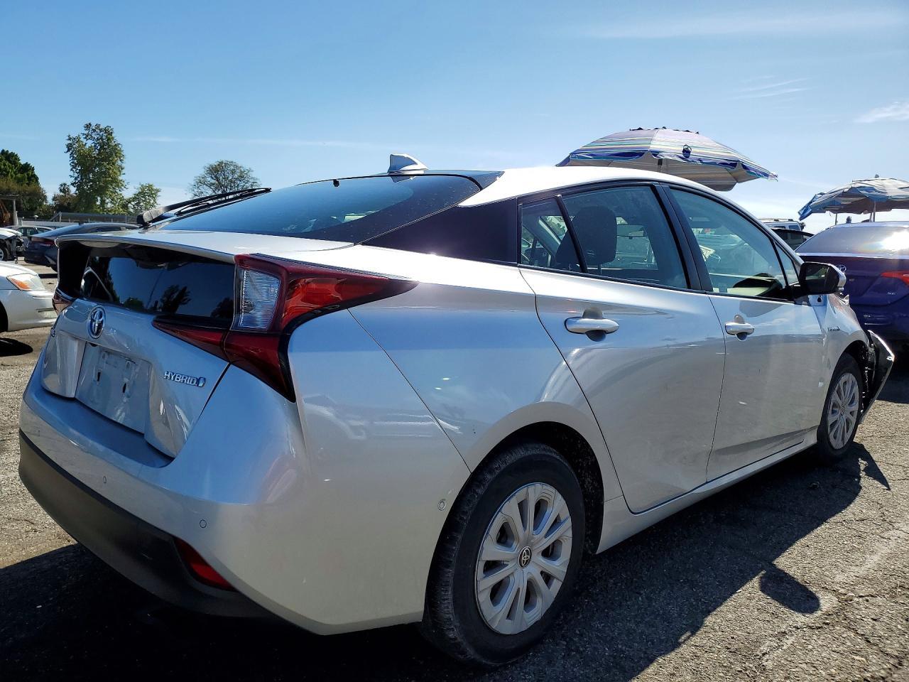 2022 Toyota Prius Le - Фото 3