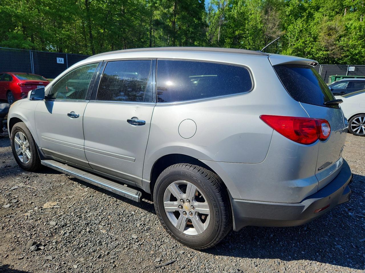 2011 Chevrolet Traverse Lt - Image 2