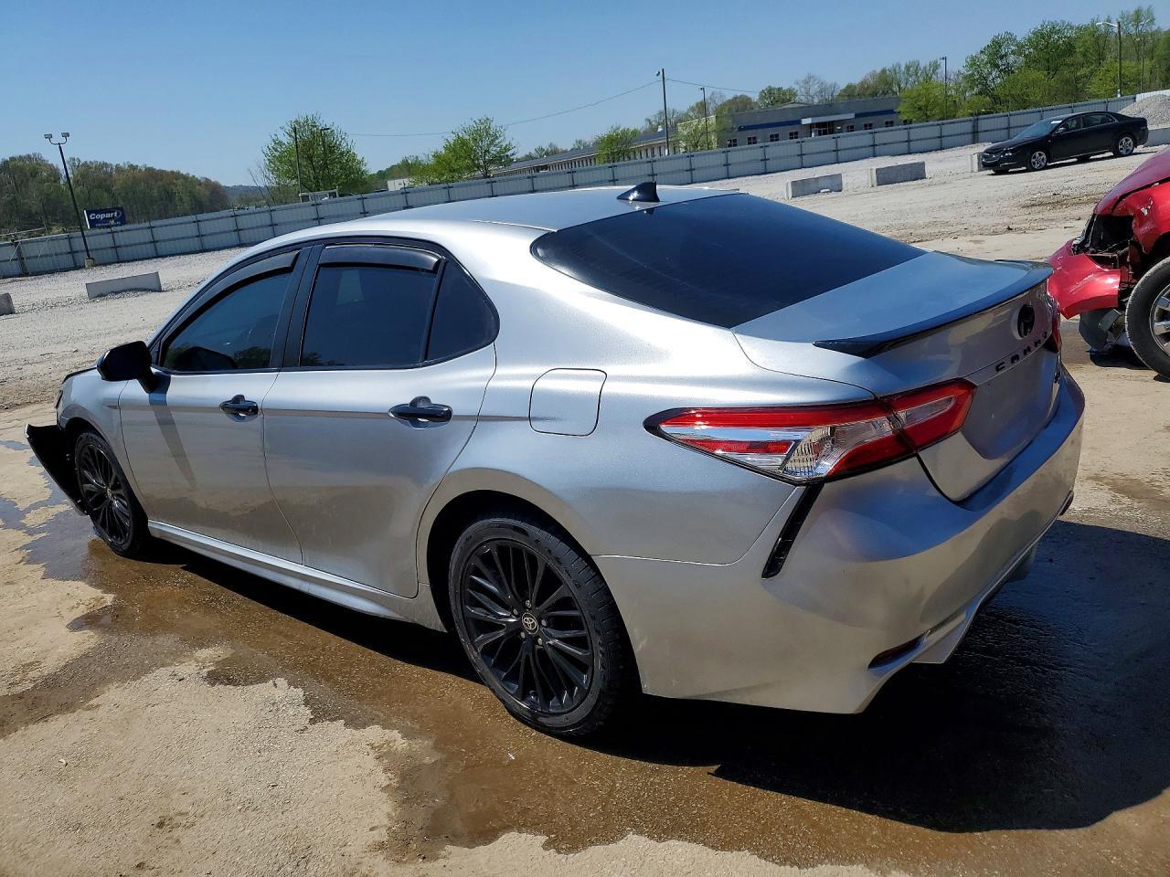 2020 Toyota Camry Se Nightshade - Фото 2
