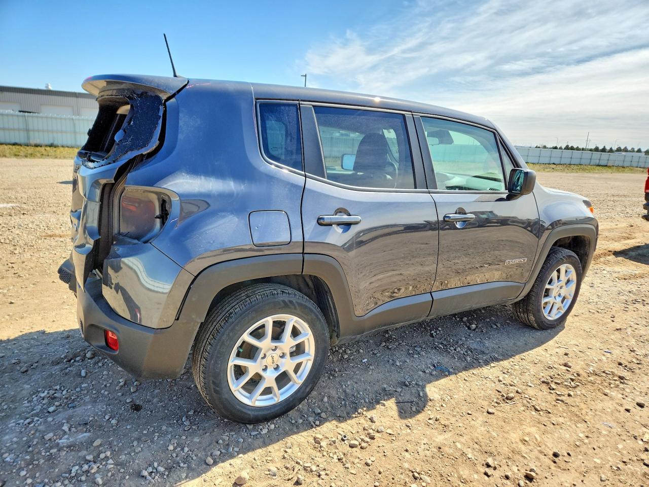 2023 Jeep Renegade Latitude - Фото 3