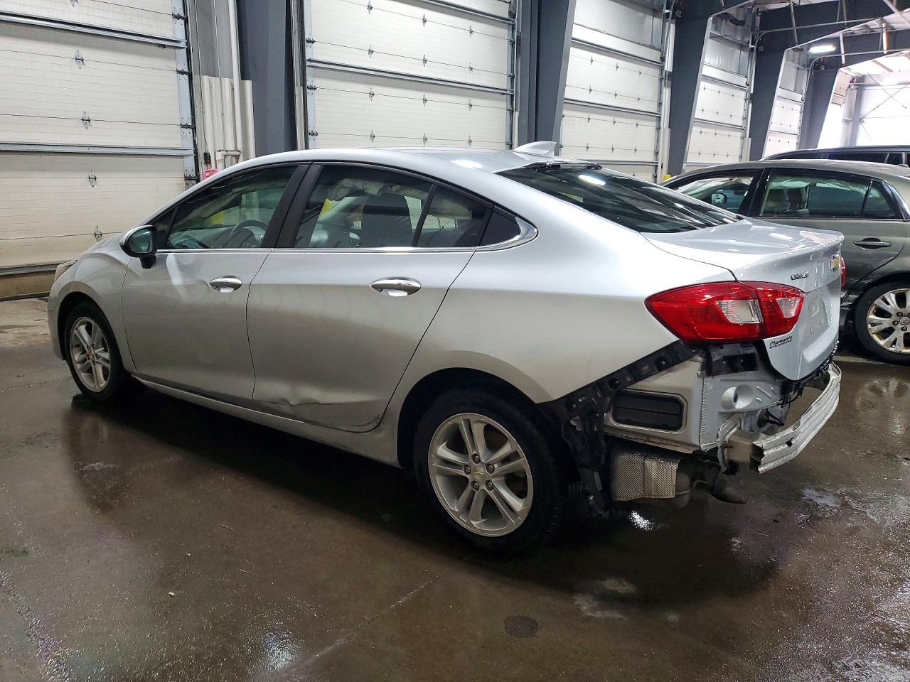 2018 Chevrolet Cruze Lt - Image 2