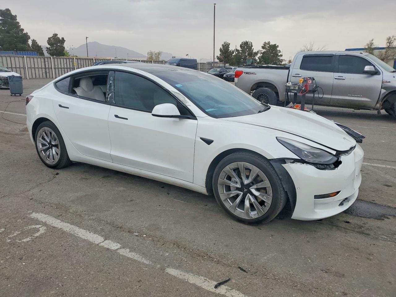 2022 Tesla Model 3 - Фото 4