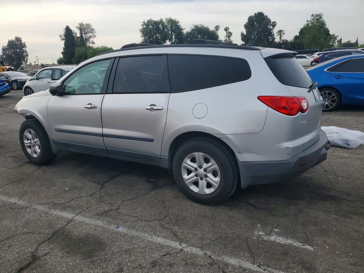 2012 Chevrolet Traverse Ls - Image 2