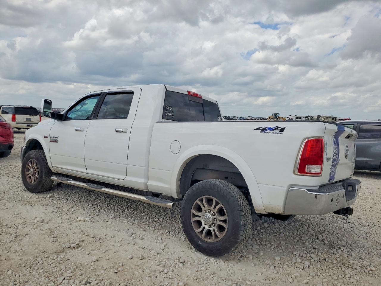 2015 Ram 2500 Laramie - Фото 2