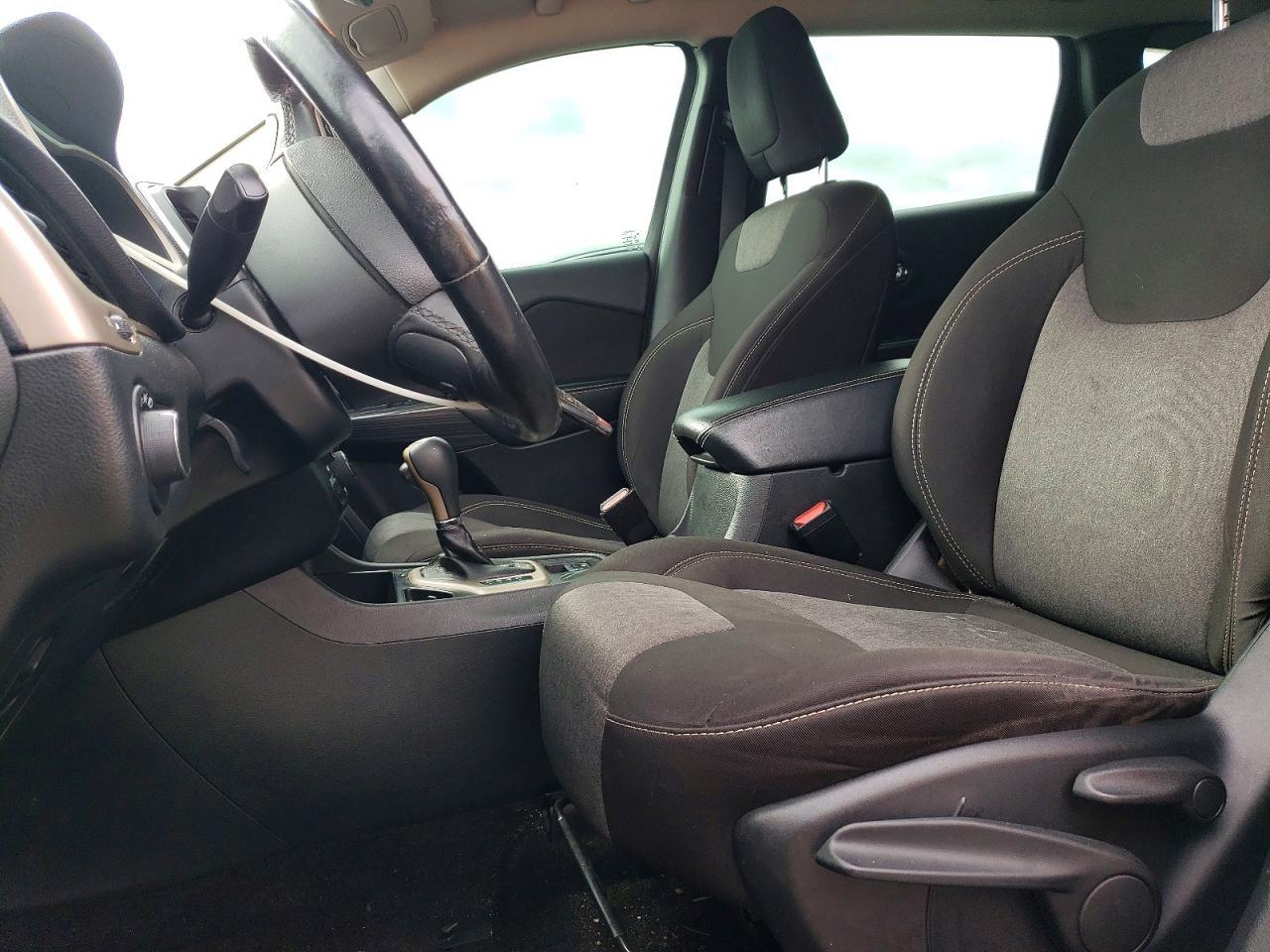 2015 Jeep Cherokee Sport - Фото 7