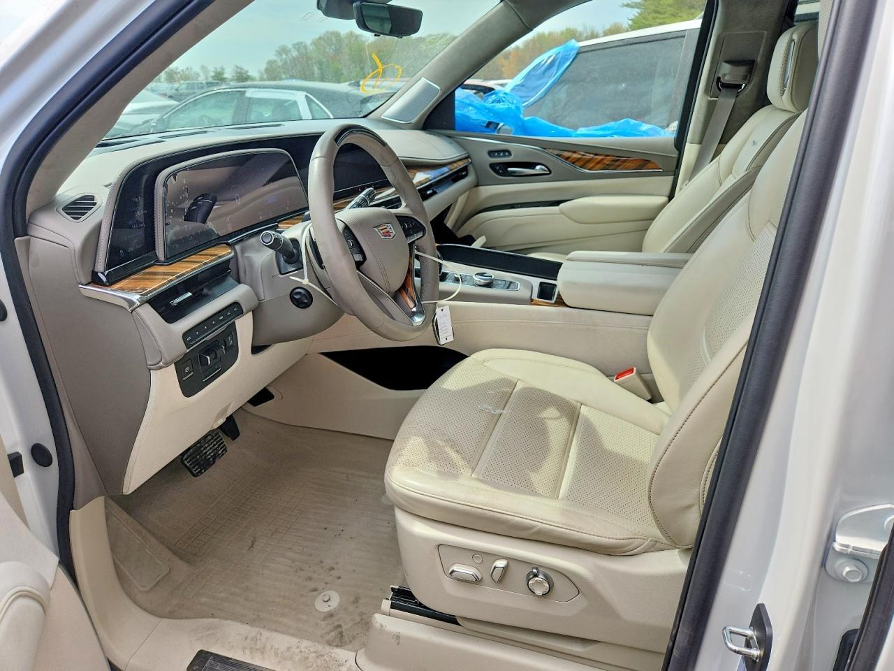 2024 Cadillac Escalade - Image 7