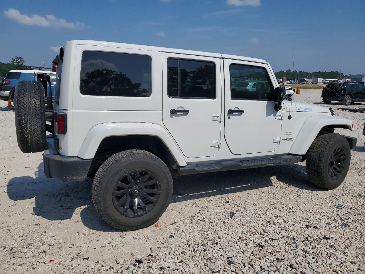 2015 Jeep Wrangler Unlimited Sahara - Image 3