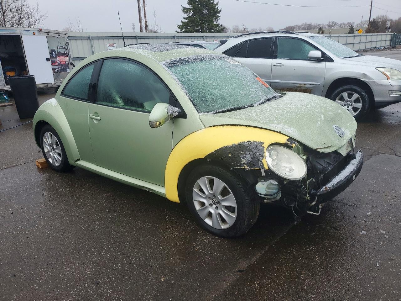2008 Volkswagen New Beetle S - Image 4