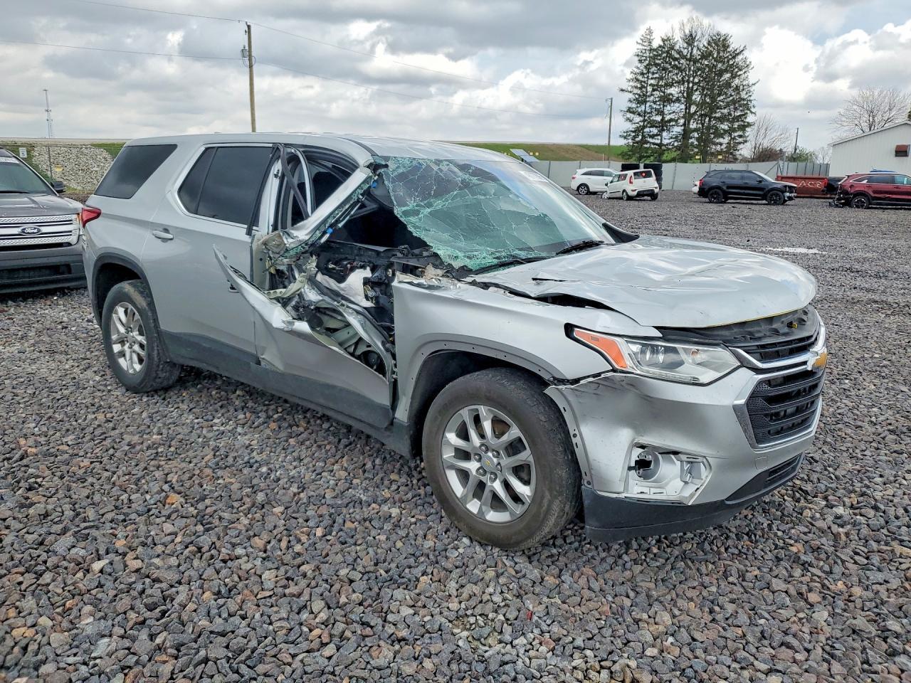 2021 Chevrolet Traverse Ls - Фото 4