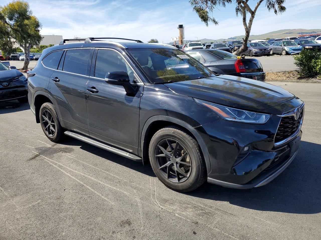 2022 Toyota Highlander Hybrid Platinum - Image 4
