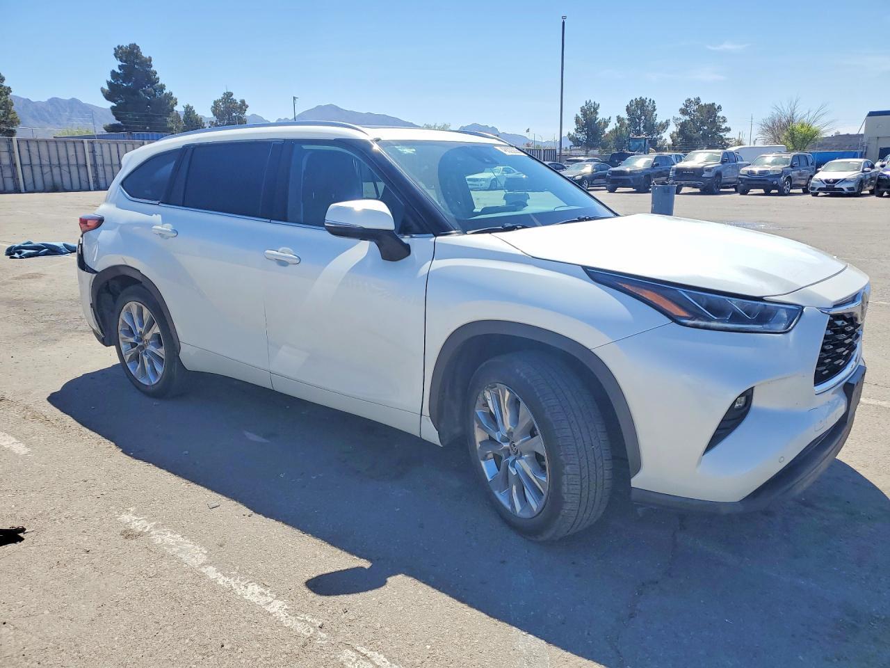 2022 Toyota Highlander - Image 4