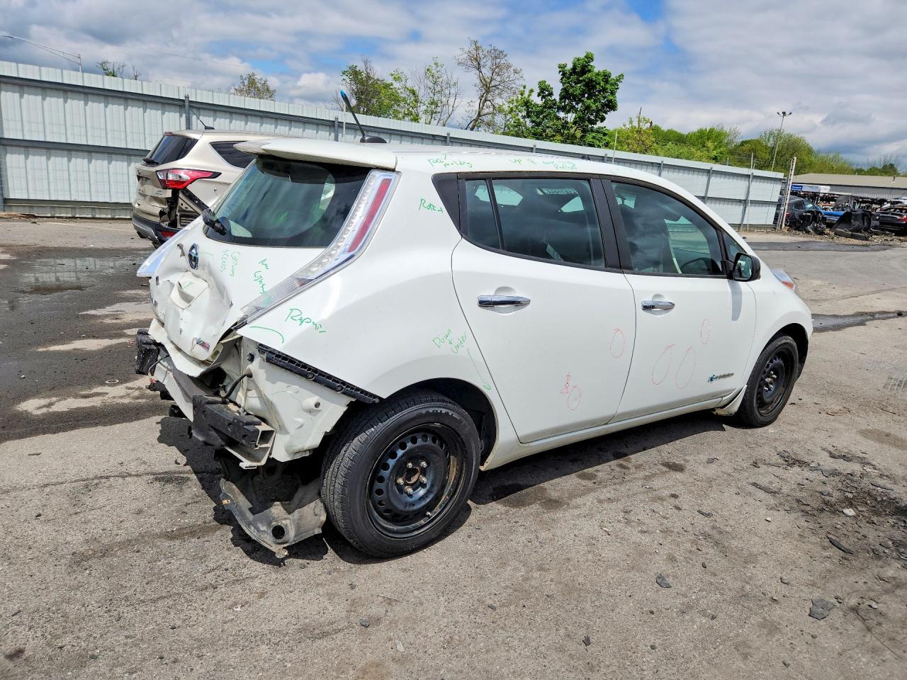 2014 Nissan Leaf S - Image 3