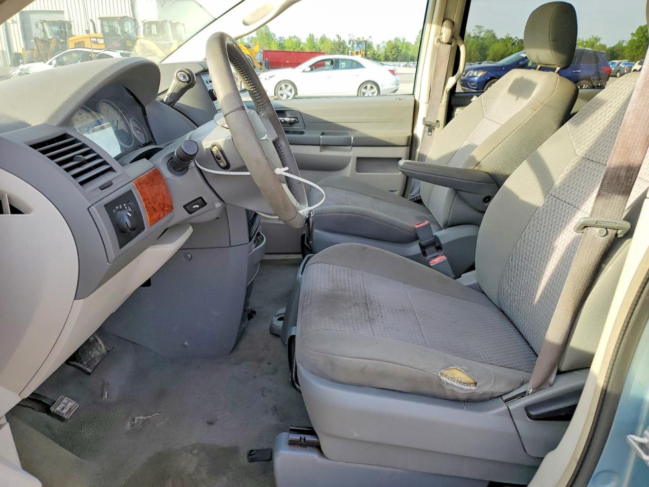 2008 Chrysler Town & Country Lx - Фото 7