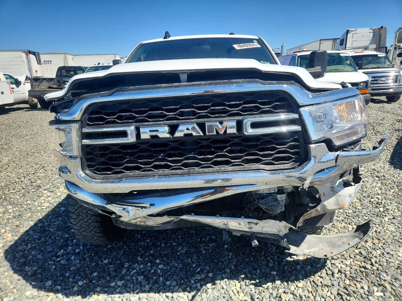 2022 Ram 3500 Tradesman Flatbed Truck - Фото 5