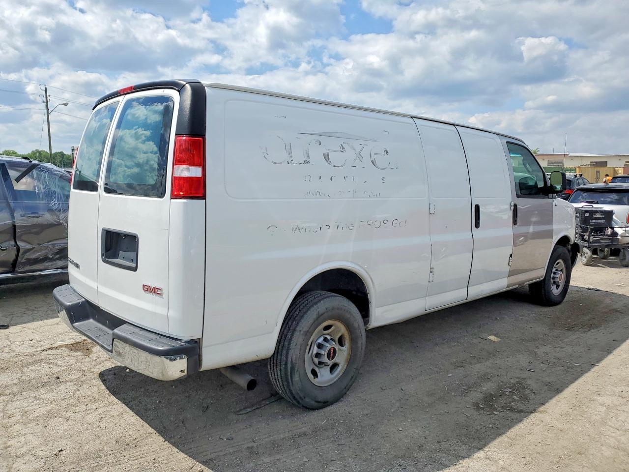 2017 GMC Savana G2500 - Фото 3