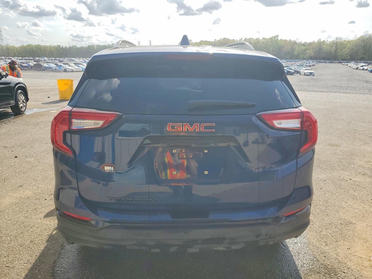 2023 GMC Terrain Sle - Image 6