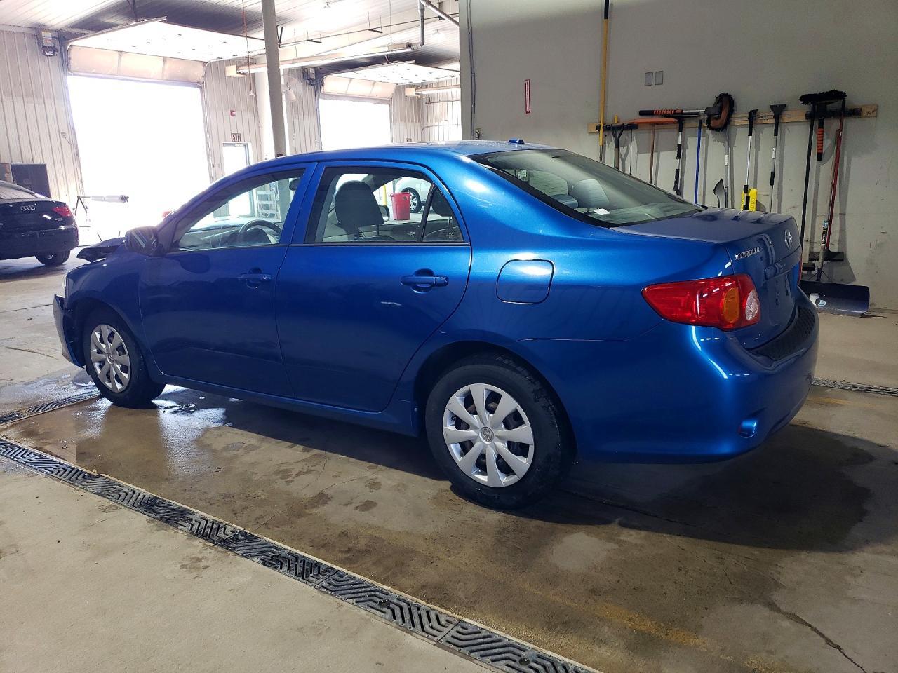 2010 Toyota Corolla Le - Фото 2
