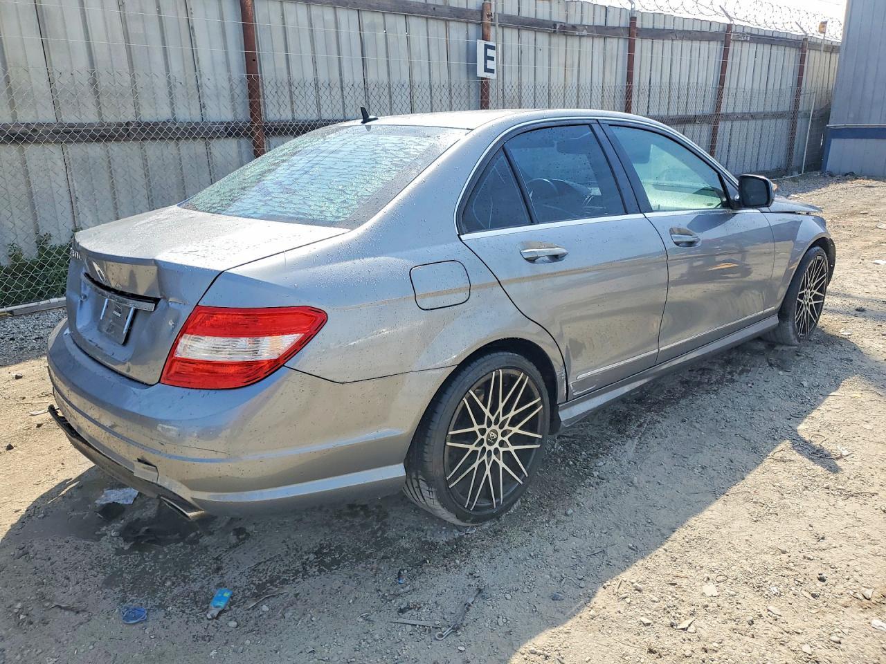 2009 Mercedes-Benz C 300 - Фото 3