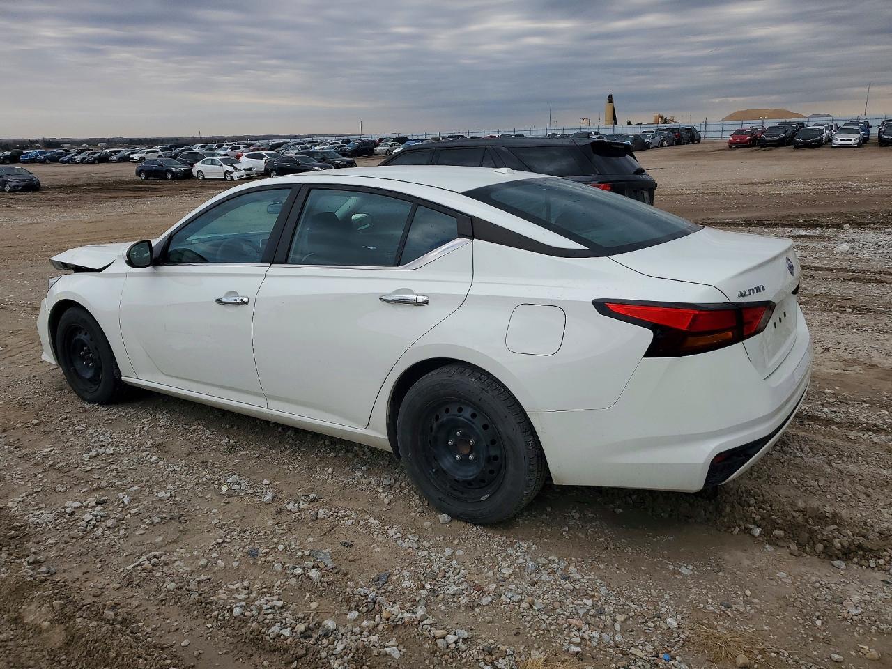 2020 Nissan Altima 4D - Фото 2