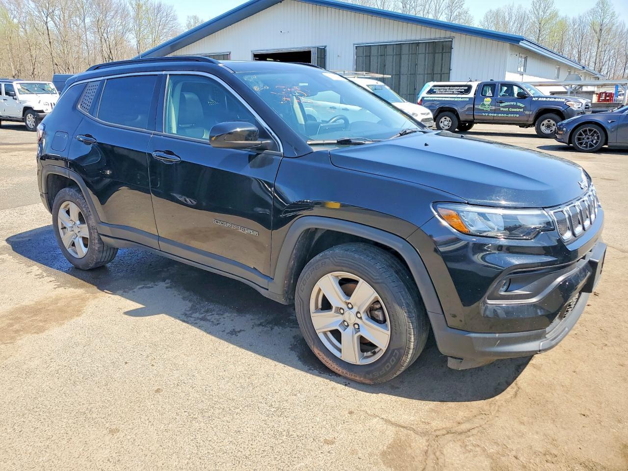 2022 Jeep Compass Latitude - Image 4