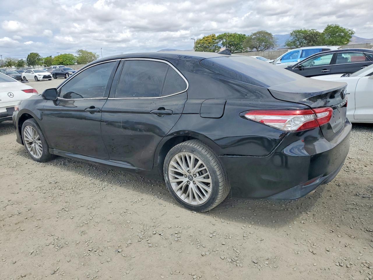 2019 Toyota Camry Hybrid Xle - Фото 2