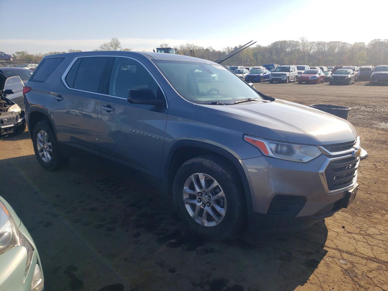 2021 Chevrolet Traverse Ls - Фото 4