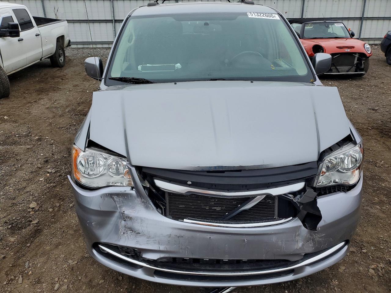 2015 Chrysler Town & Country Touring - Image 5