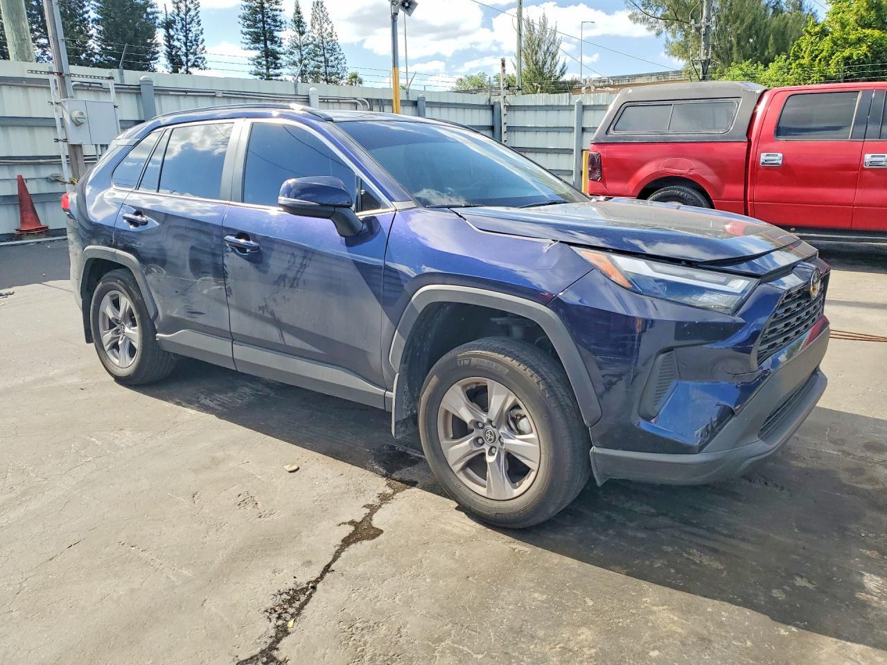 2025 Toyota Rav4 Xle - Image 4
