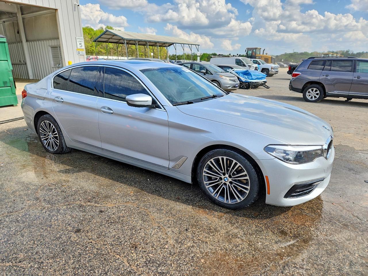 2019 BMW 530 I - Image 4