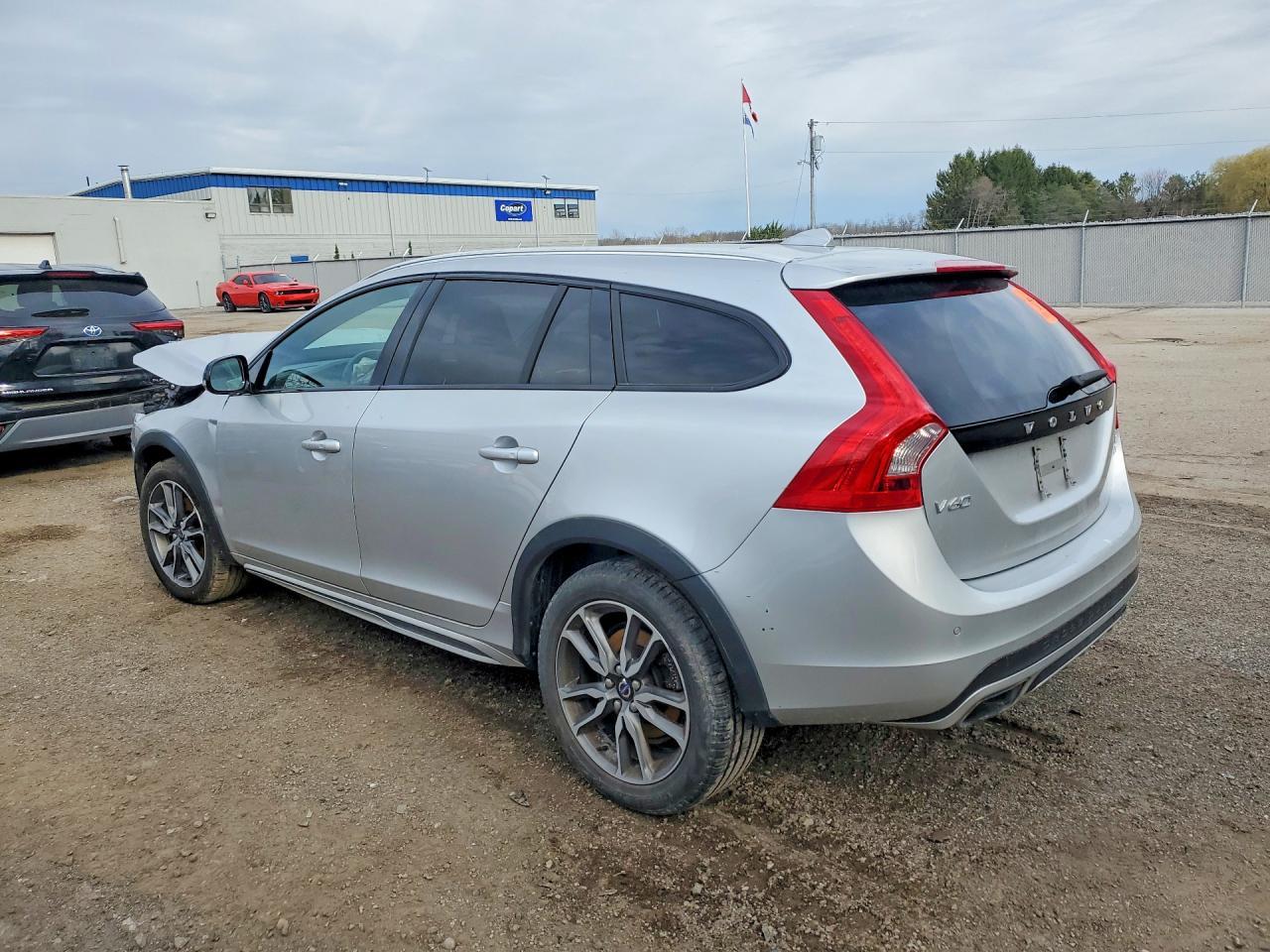 2015 Volvo V60 Cross Country T5 Wagon Awd - Фото 2