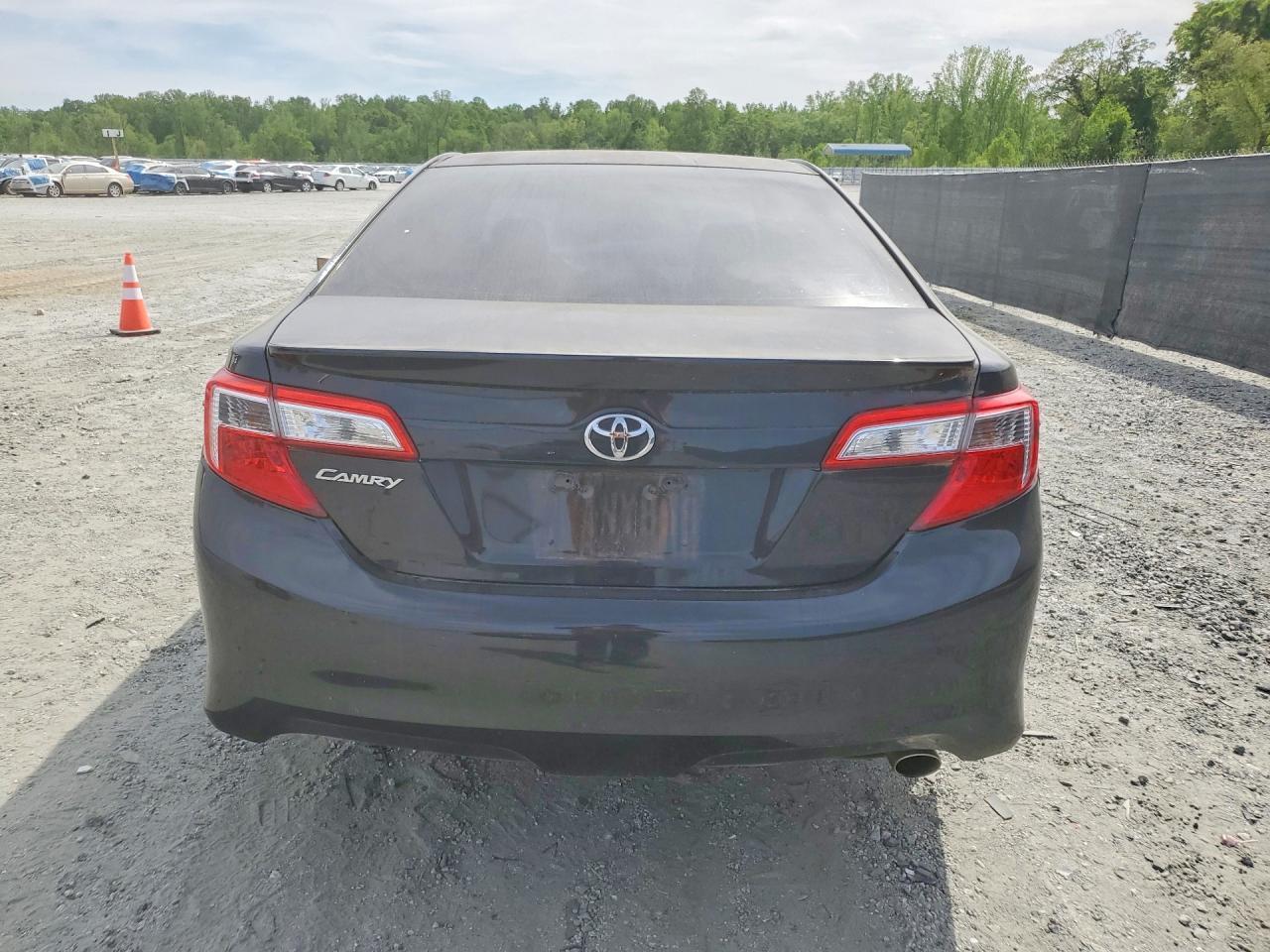 2014 Toyota Camry Se - Image 6