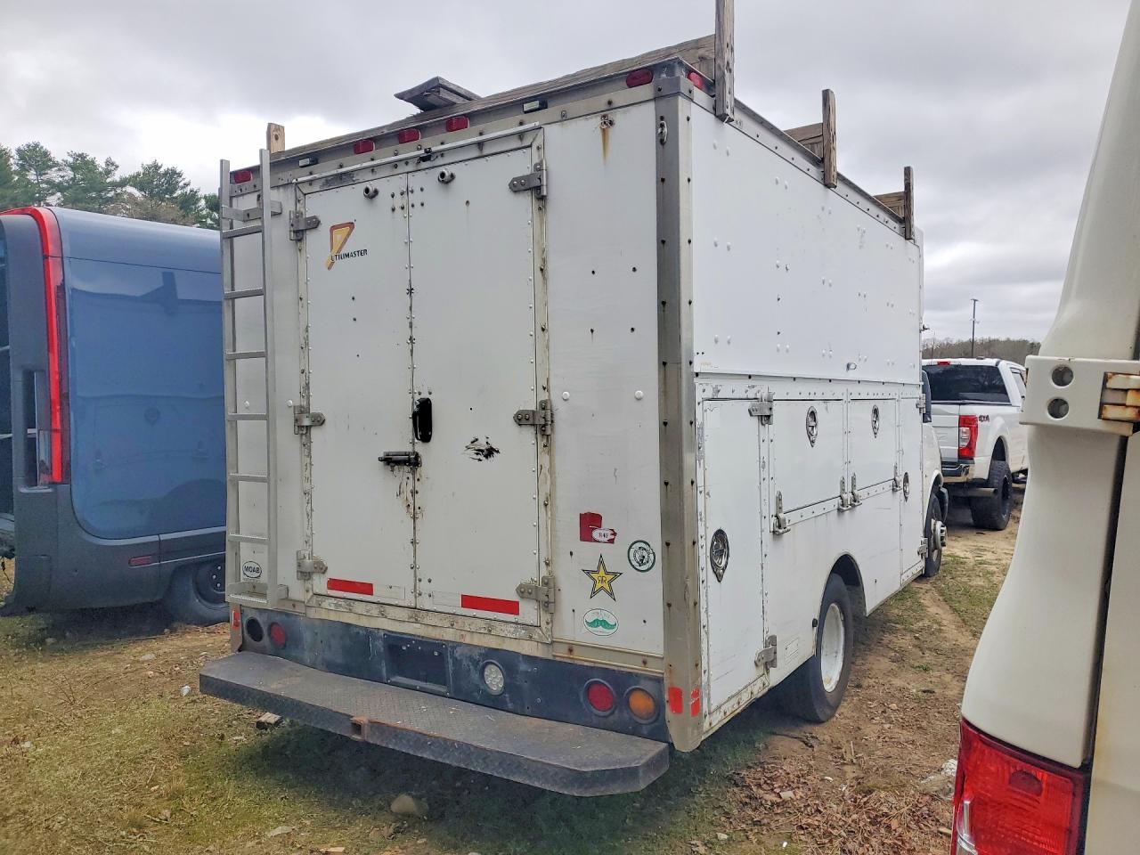 2004 GMC Savana Cutaway G3500 - Фото 3