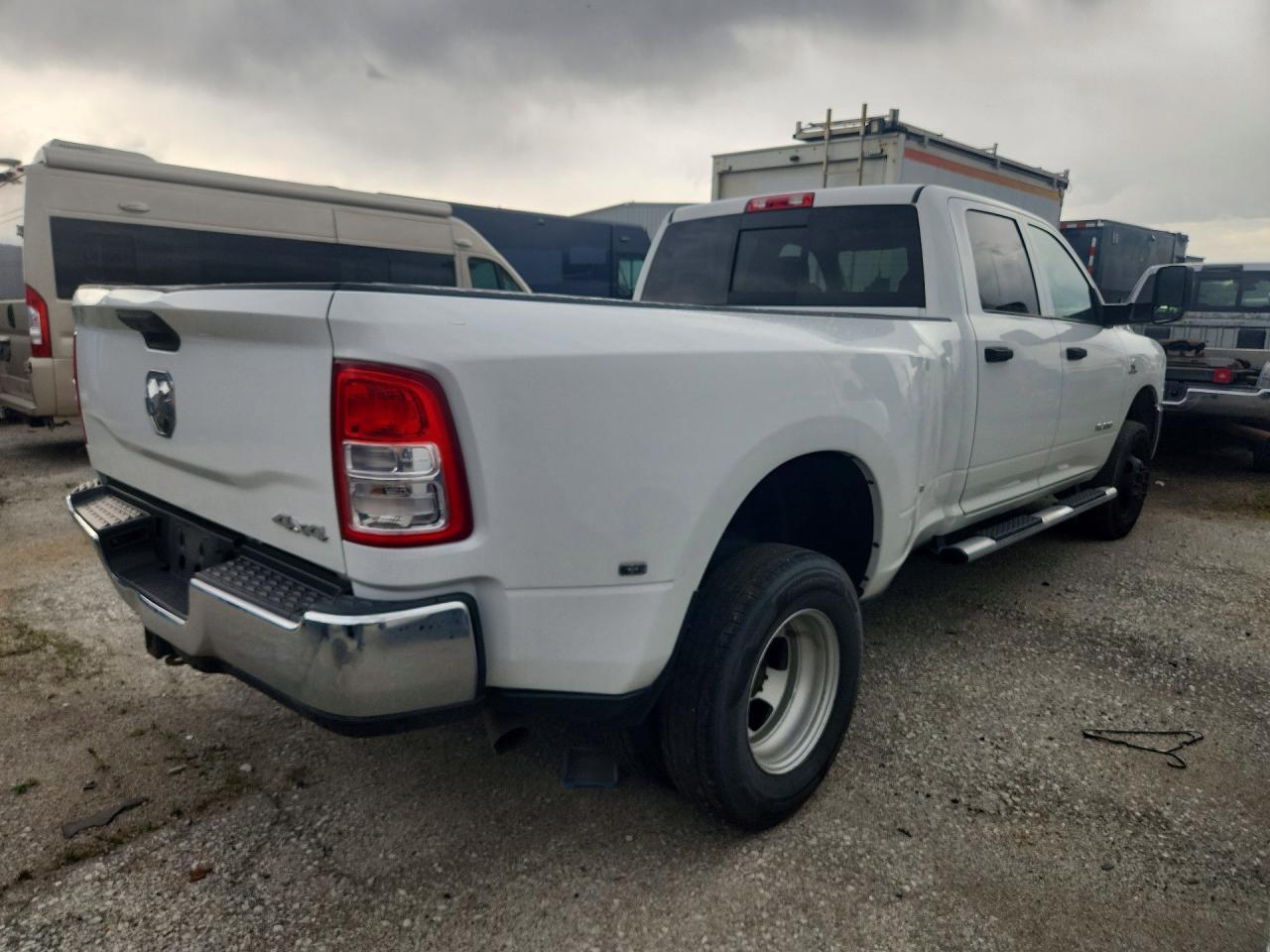 2022 Ram 3500 Tradesman - Фото 3