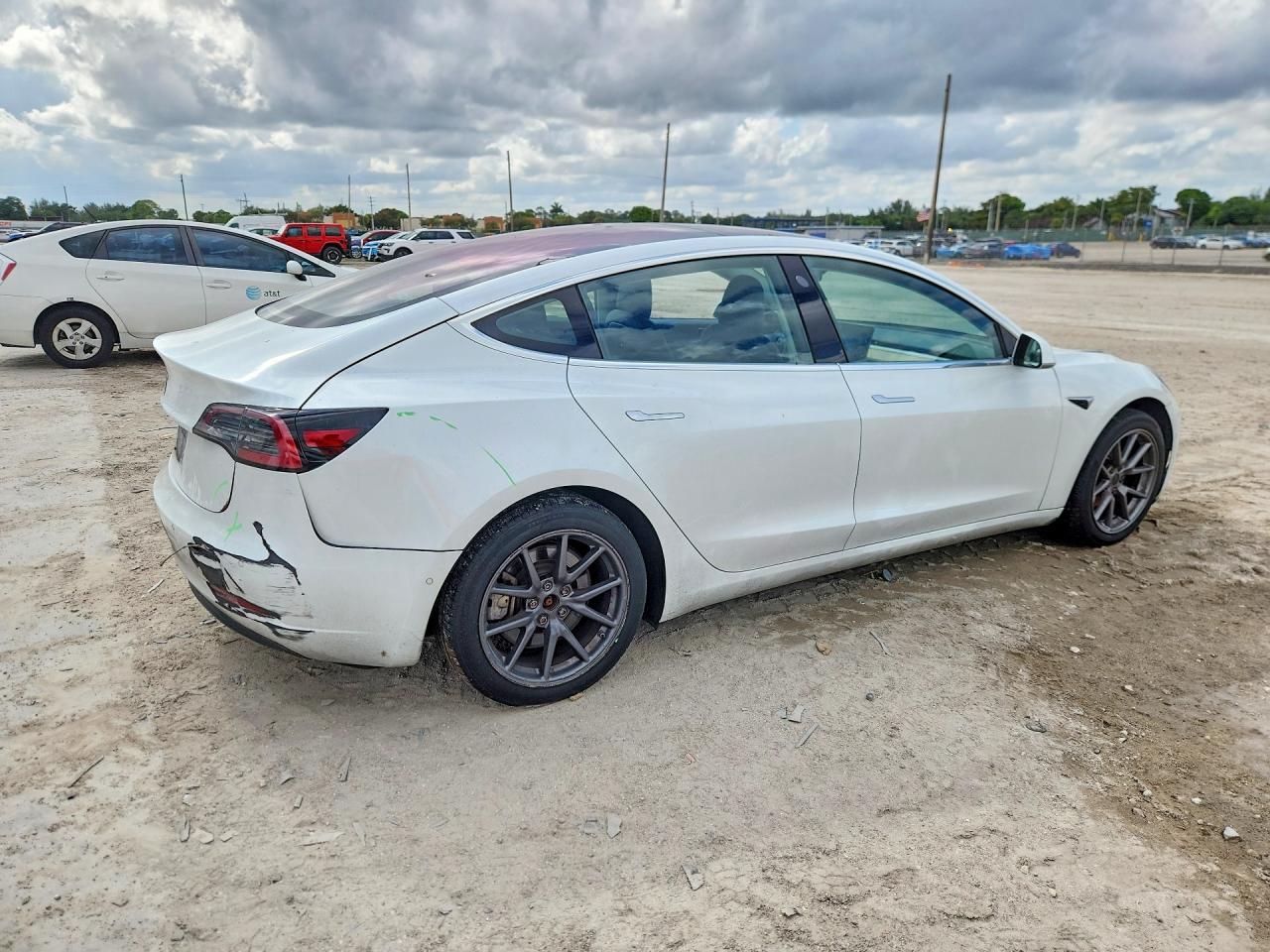 2018 Tesla Model 3 - Фото 3