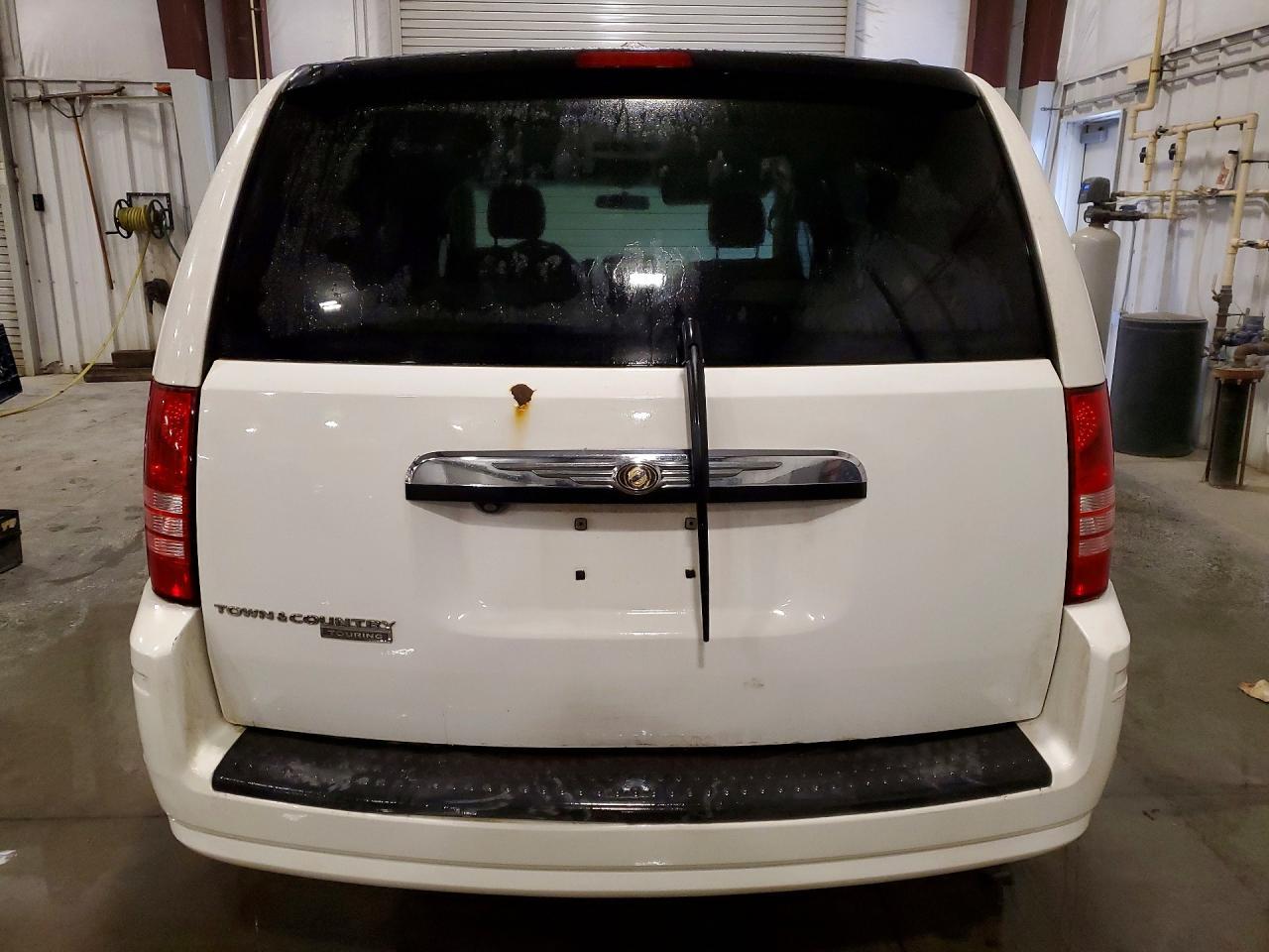 2008 Chrysler Town & Country Touring - Image 6