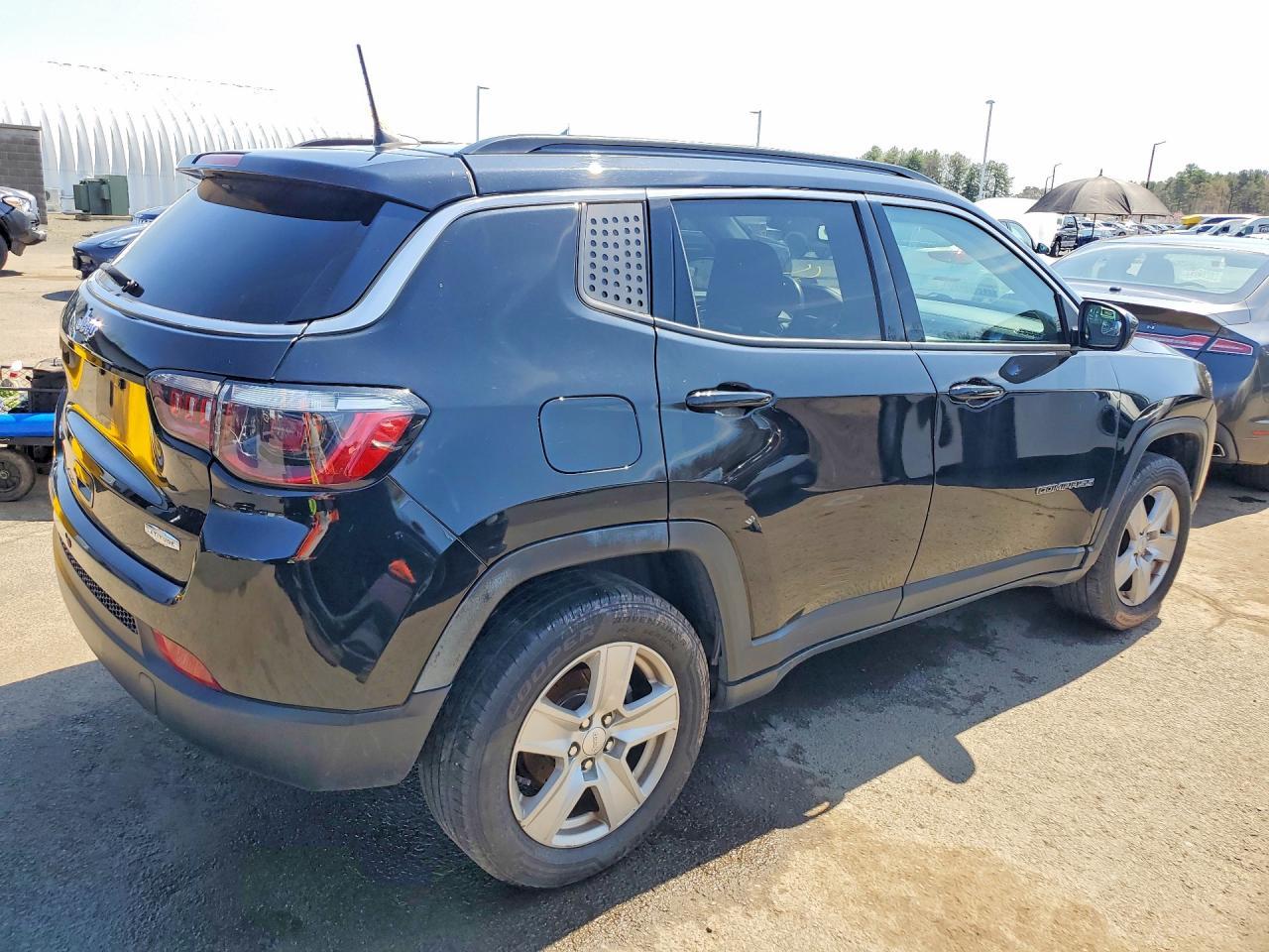 2022 Jeep Compass Latitude - Image 3