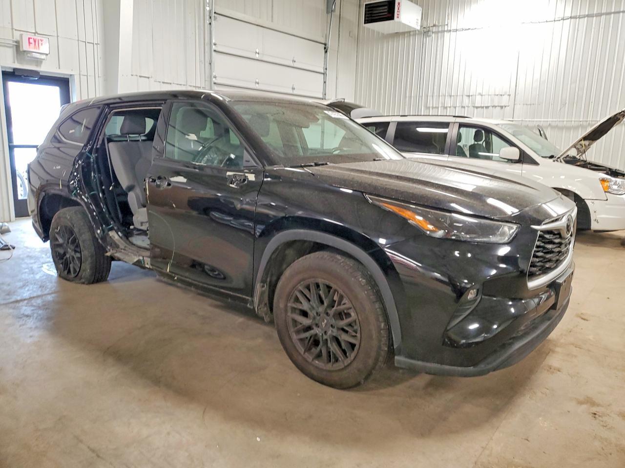 2022 Toyota Highlander Le - Фото 4