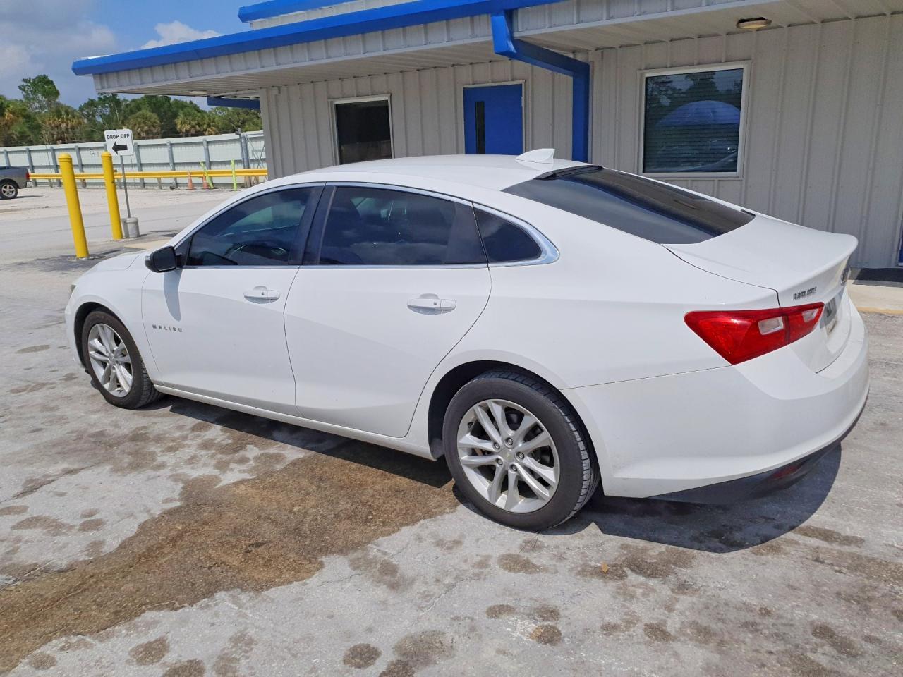 2018 Chevrolet Malibu Lt - Image 2