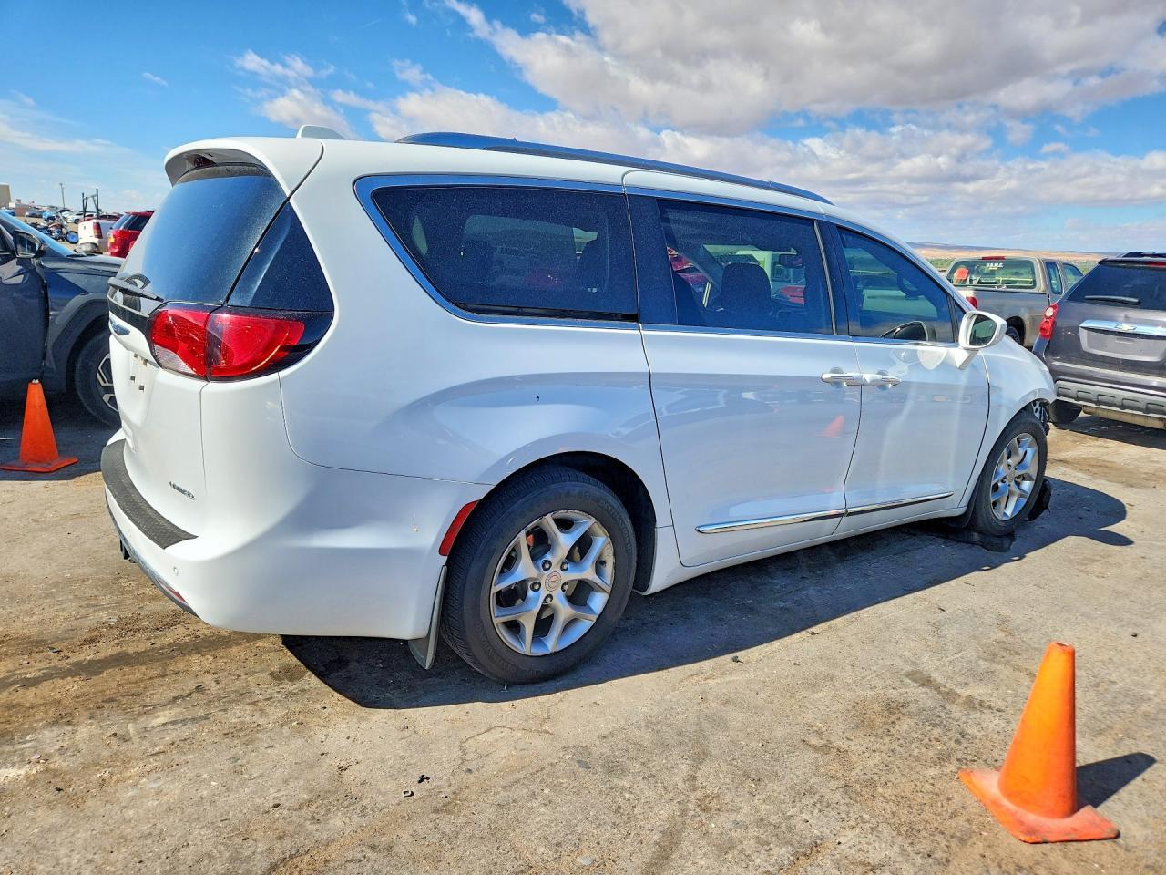 2018 Chrysler Pacifica Touring L Plus - Фото 3