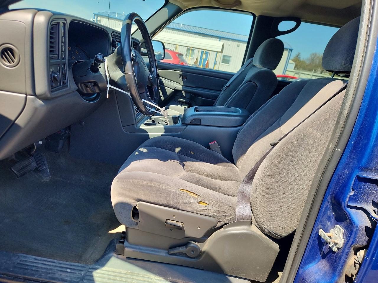 2004 GMC Sierra K2500 Heavy Duty - Image 7