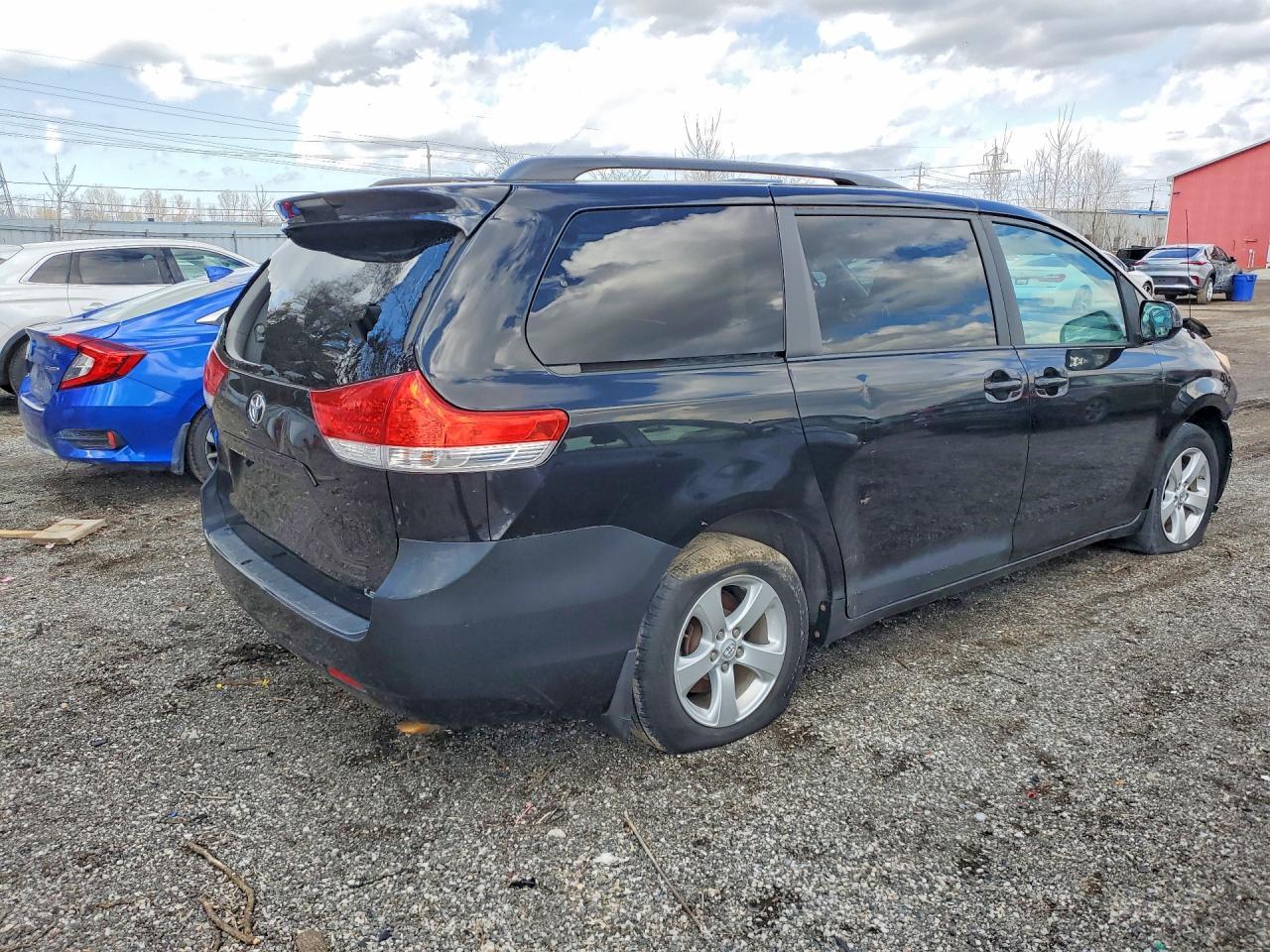 2013 Toyota Sienna Le - Фото 3
